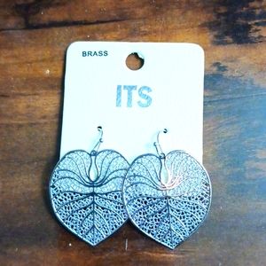 New ITS filigree leaf earrings in silver tone lightweight bohemian style